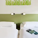 Ibis Budget Centre *