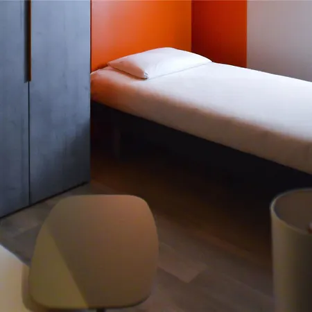 Ibis Budget Centre Отель *
