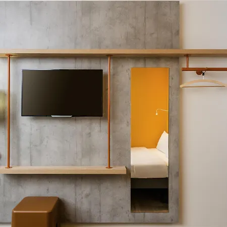 Ibis Budget Centre *