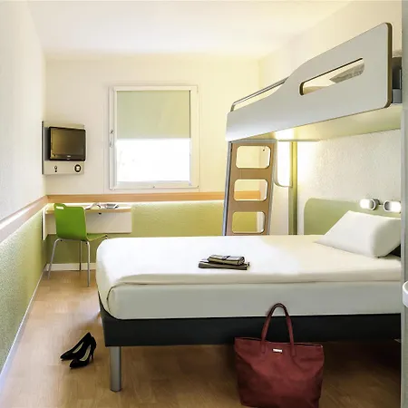 Отель Ibis Budget Centre *