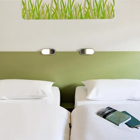 Отель Ibis Budget Centre *