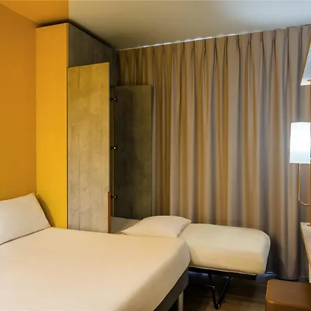 Ibis Budget Centre Отель *