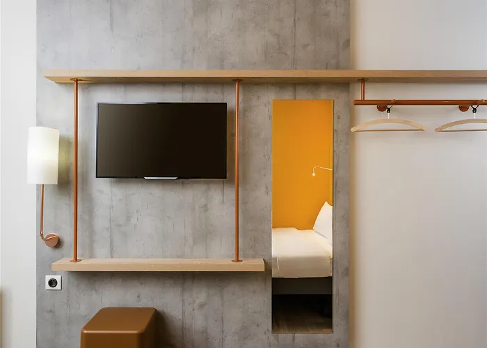 Ibis Budget Centre *